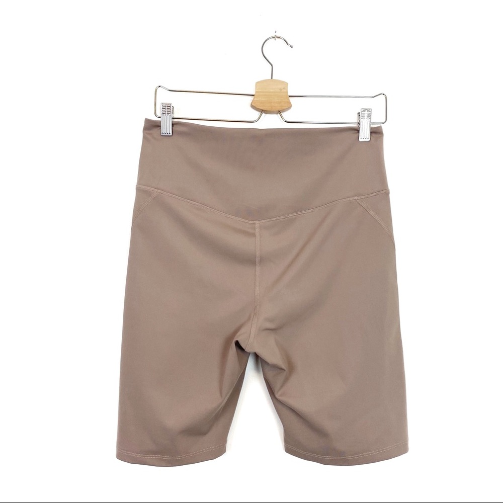 Girlfriend Collective | High Rise Biker Shorts in Limestone Size XL - Picture 5 of 12